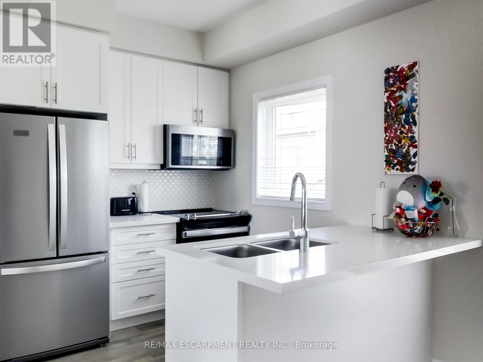 Photo 15 of 23 19 Picardy Drive, Hamilton ON
