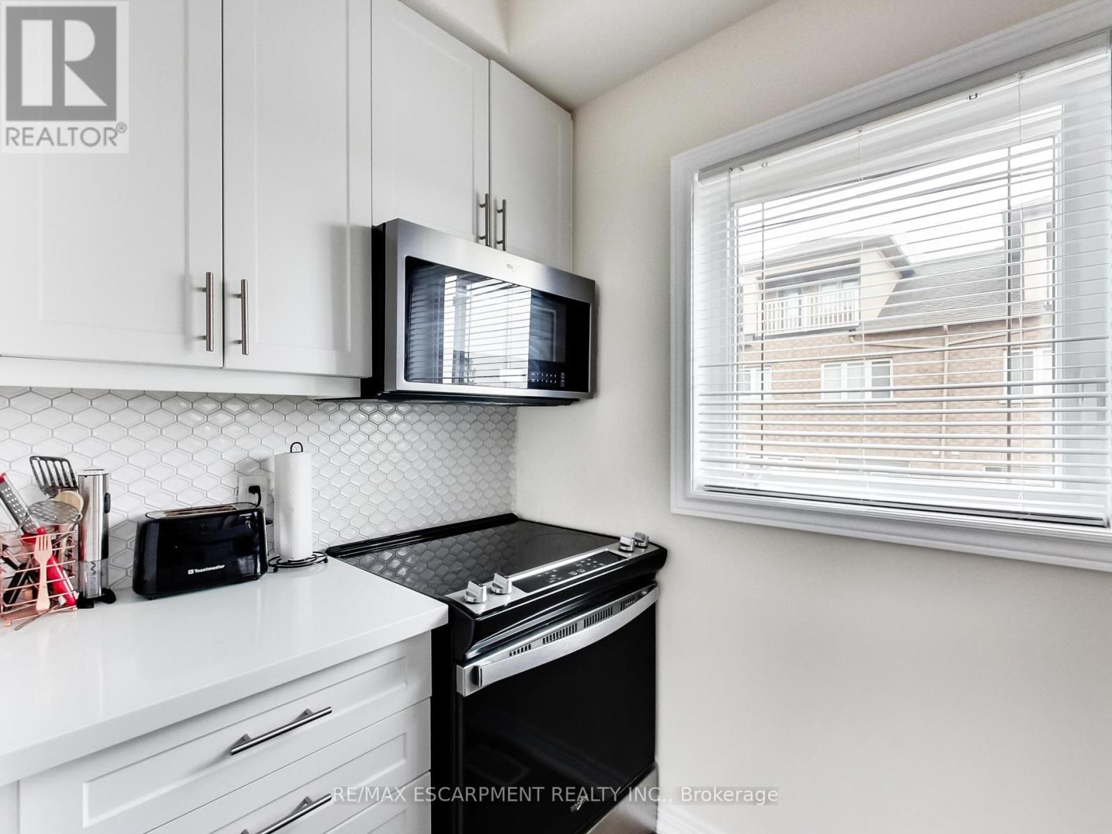 Photo 16 of 23 19 Picardy Drive, Hamilton ON