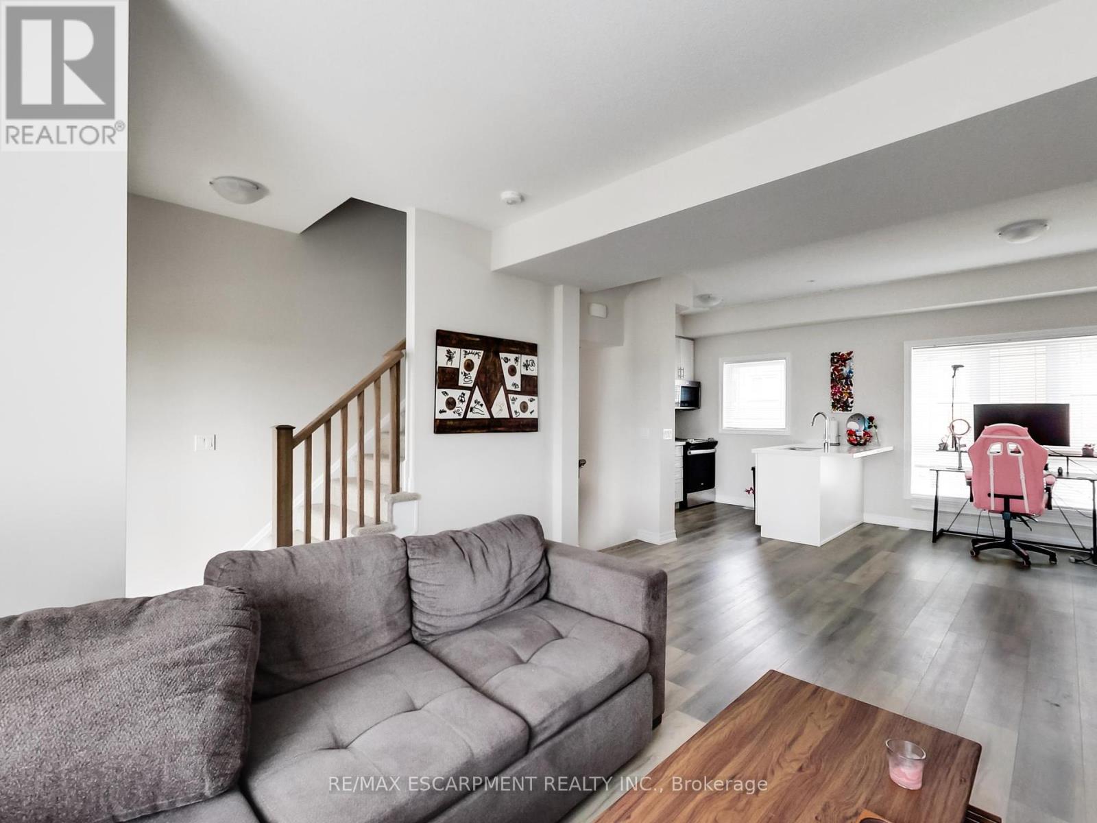 Photo 17 of 23 19 Picardy Drive, Hamilton ON