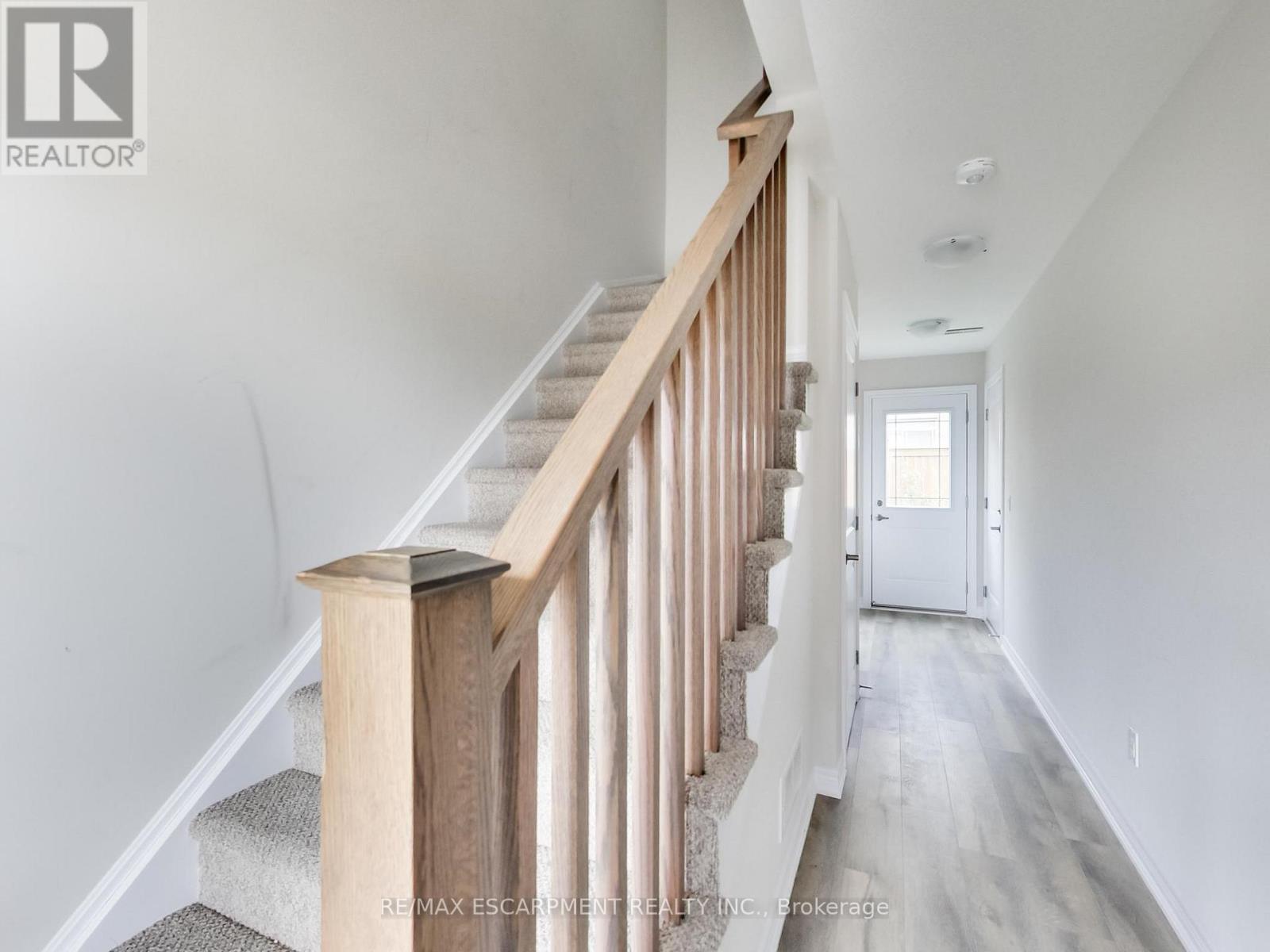 Photo 3 of 23 19 Picardy Drive, Hamilton ON