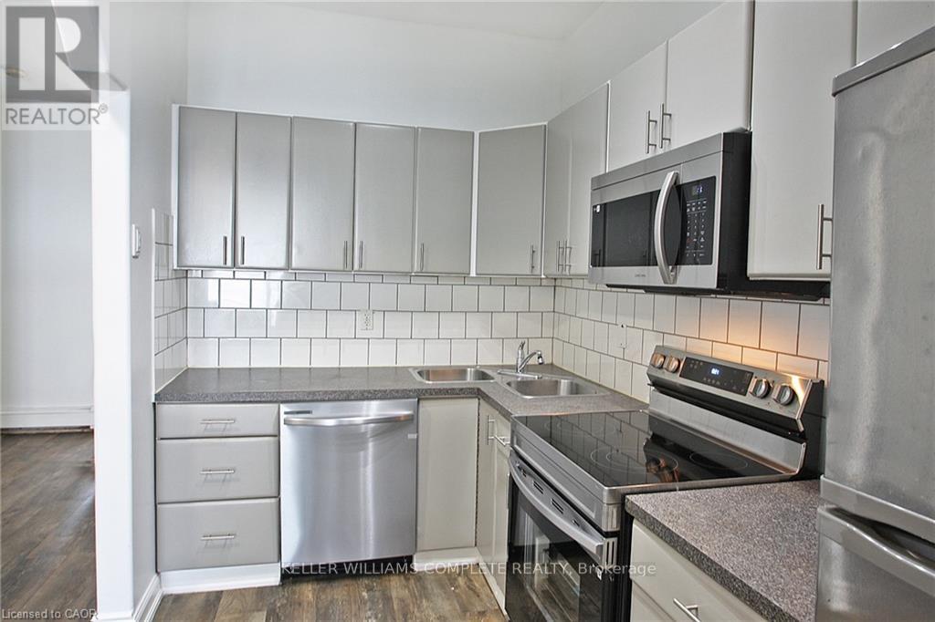 Photo 10 of 4 590 Main Street E, Hamilton ON