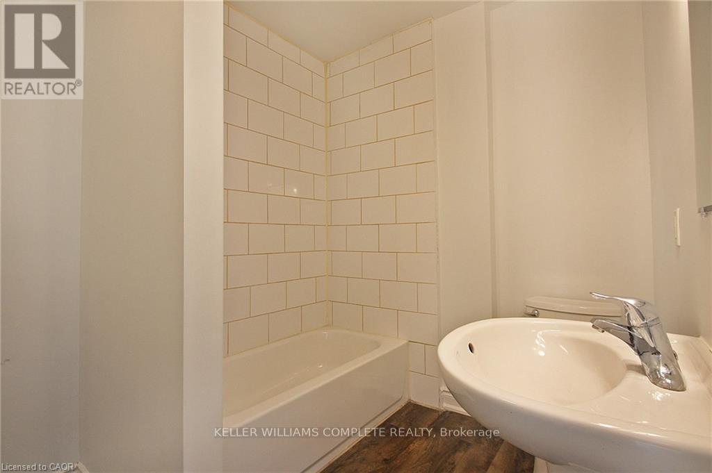 Photo 17 of 4 590 Main Street E, Hamilton ON
