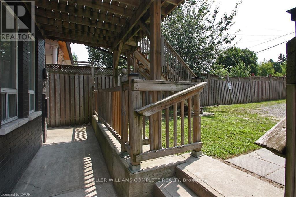 Photo 25 of 4 590 Main Street E, Hamilton ON
