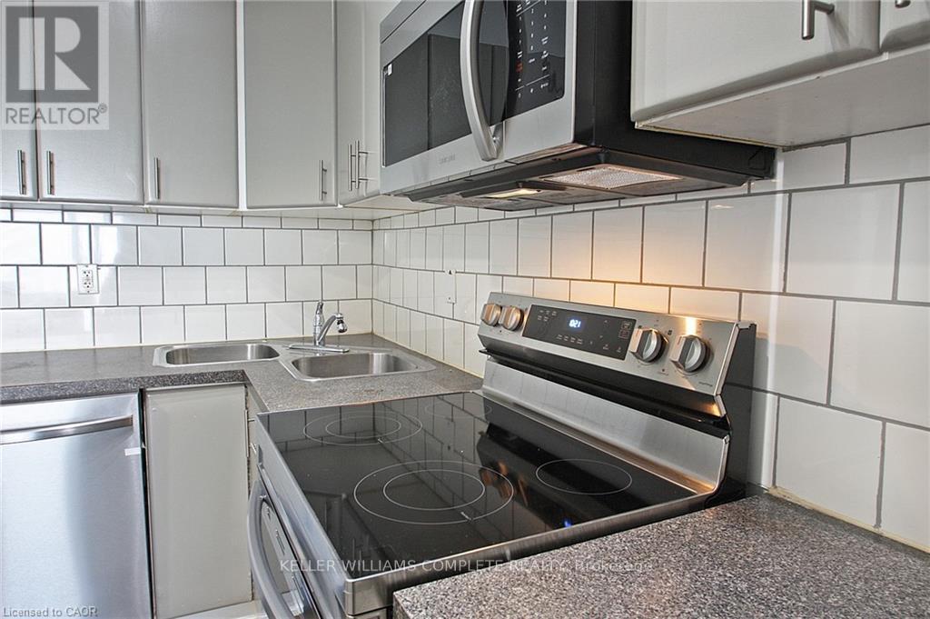 Photo 8 of 4 590 Main Street E, Hamilton ON