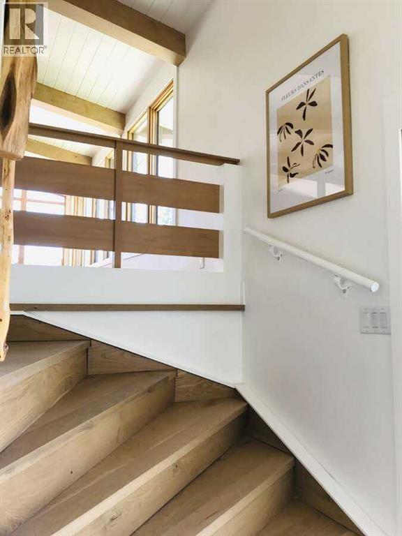 Photo 13 of 2724 Crawford Road Nw, Calgary AB