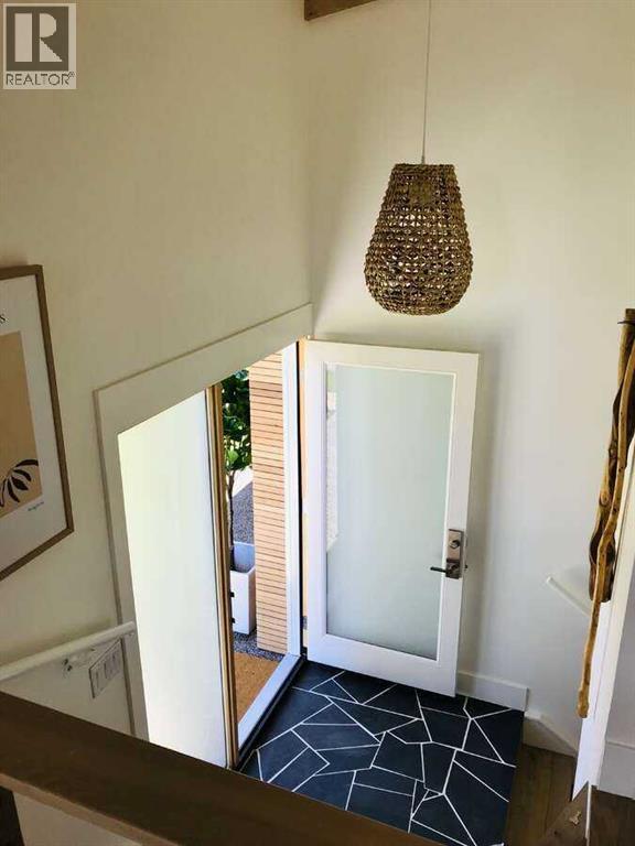 Photo 11 of 2724 Crawford Road Nw, Calgary AB