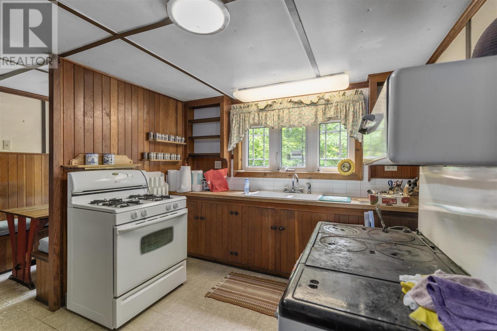 Photo 16 of 3002 Canoe Point Rd, Hilton Beach ON
