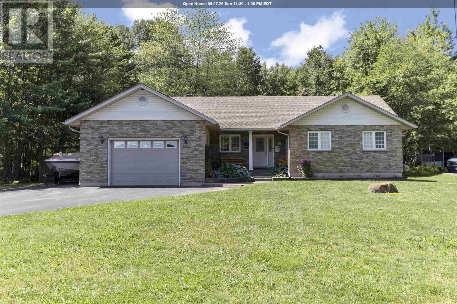 Photo 1 of 4144 Queen St E, Sault Ste Marie ON