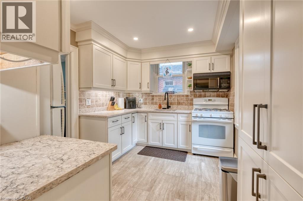 Photo 11 of 33 East 12 Th Street, Hamilton ON