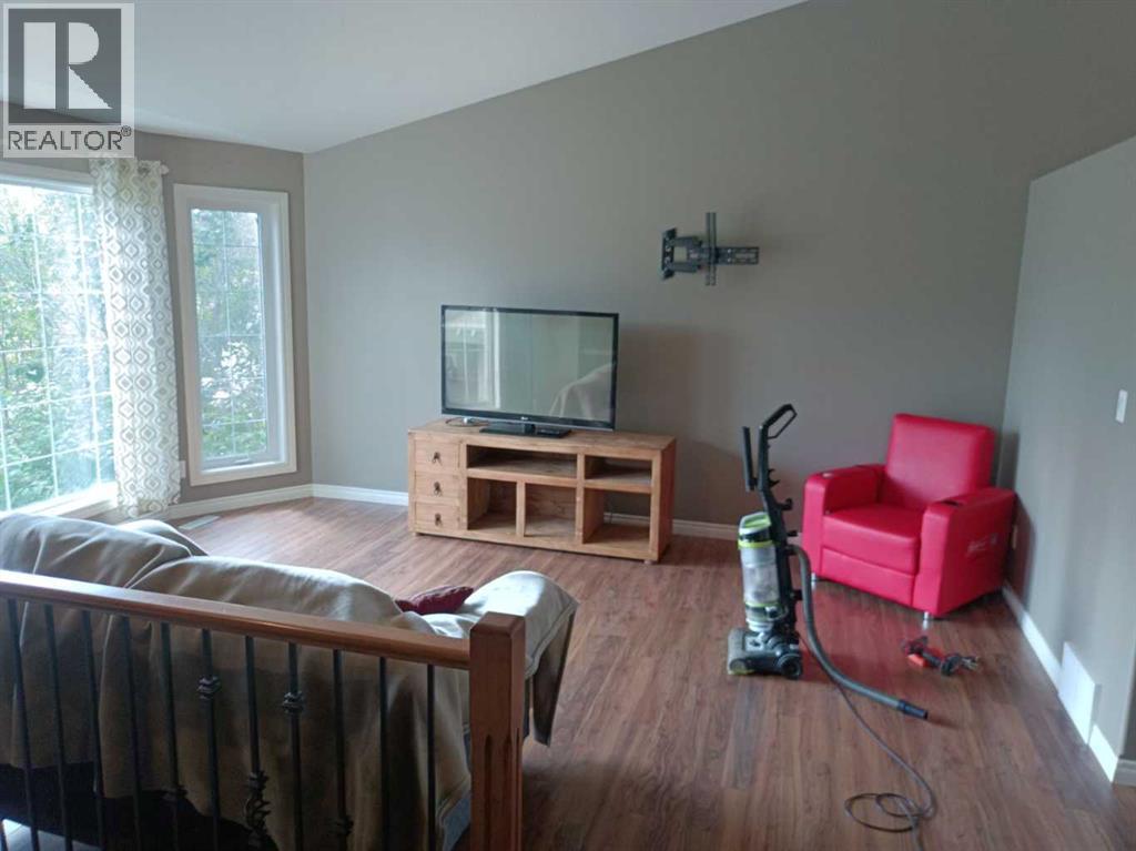 Photo 20 of 2 Holsworth Place, Sylvan Lake AB