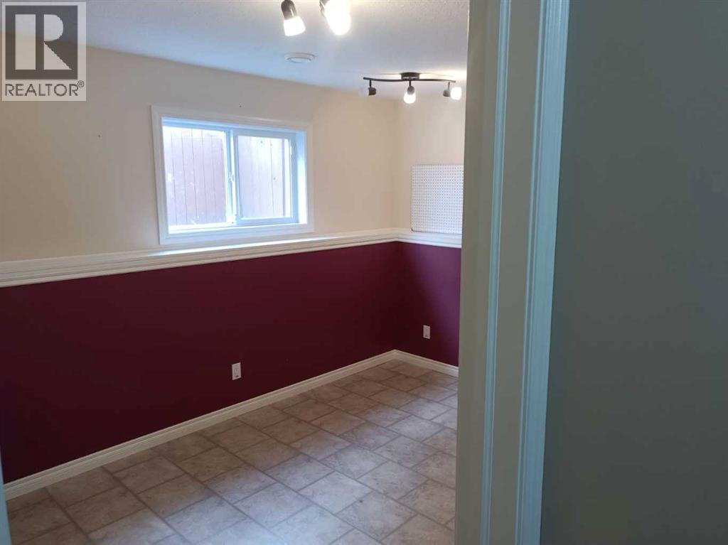 Photo 10 of 2 Holsworth Place, Sylvan Lake AB