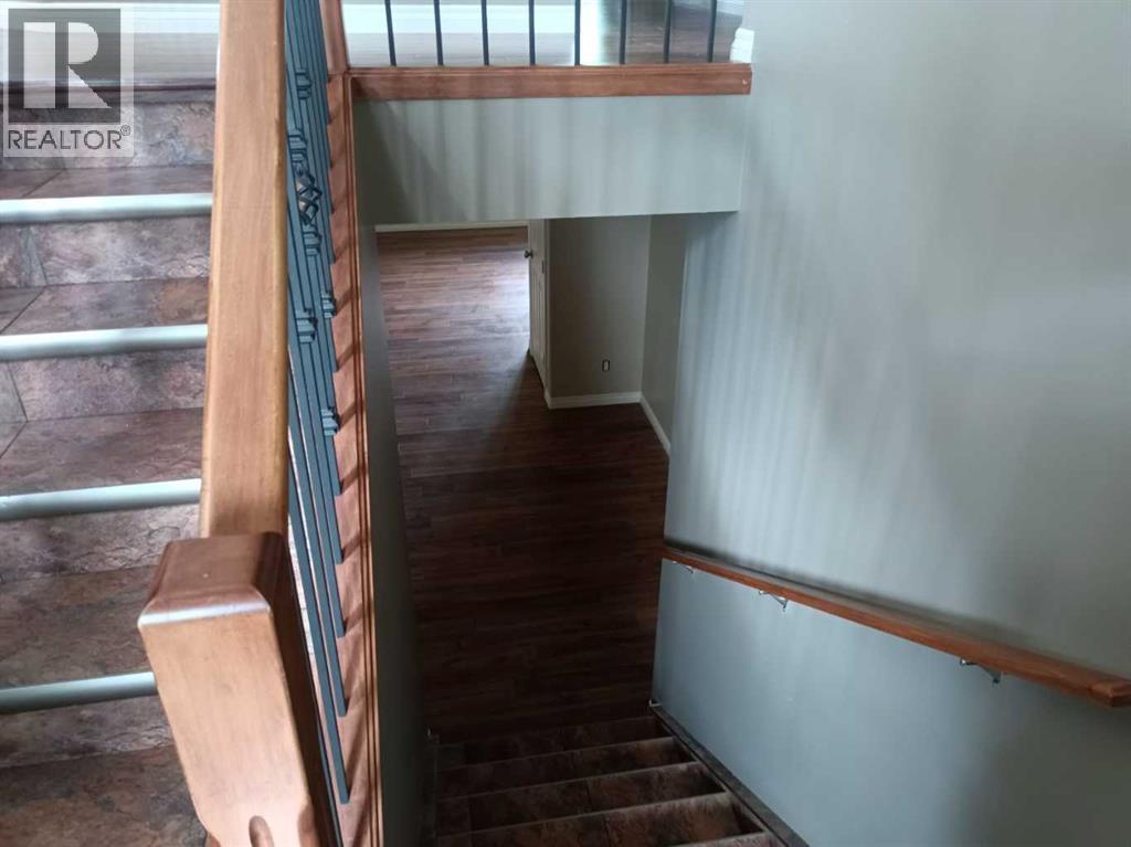 Photo 5 of 2 Holsworth Place, Sylvan Lake AB