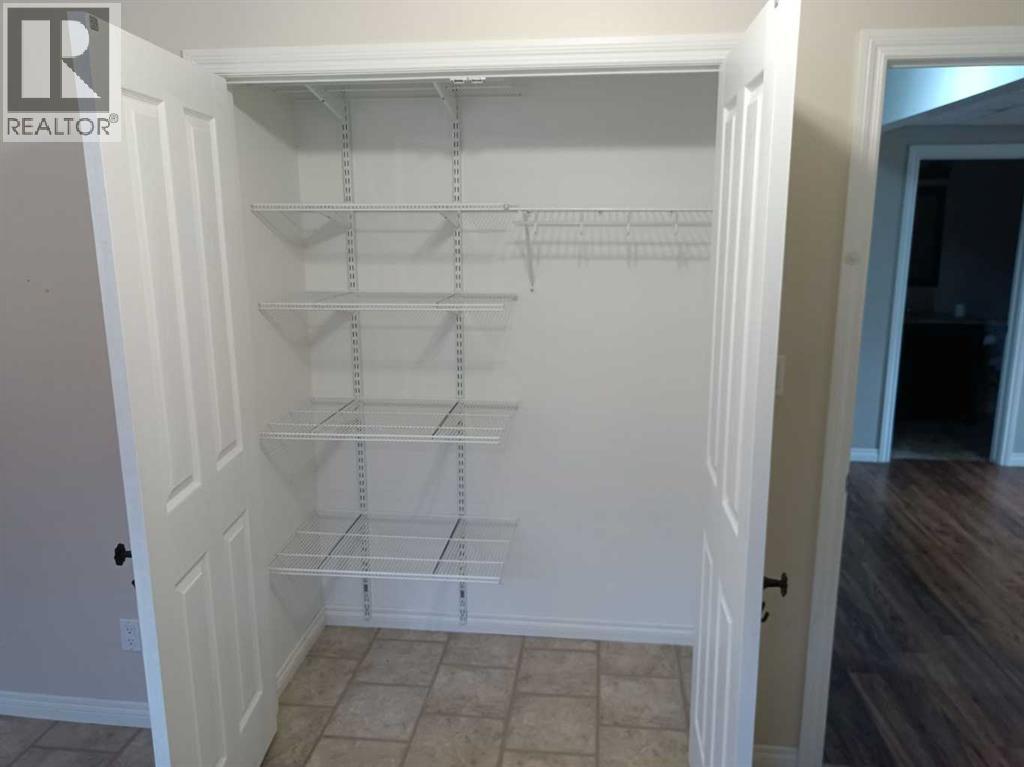 Photo 11 of 2 Holsworth Place, Sylvan Lake AB