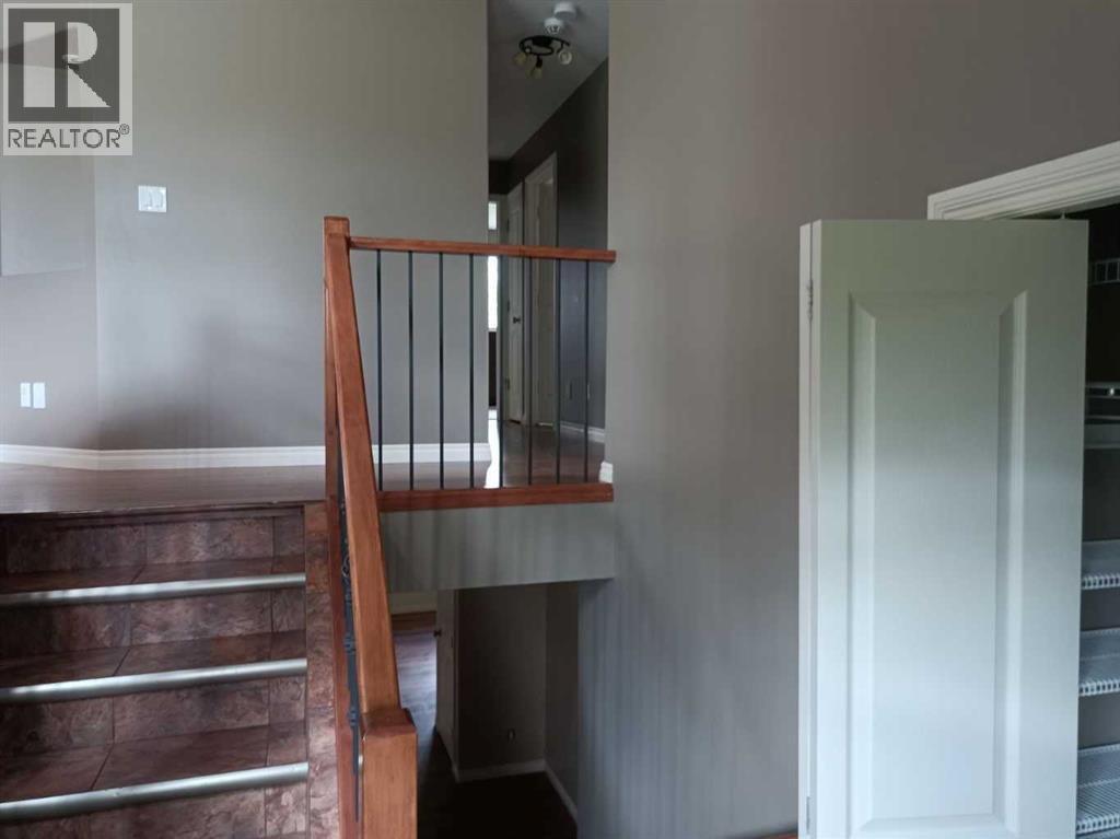 Photo 4 of 2 Holsworth Place, Sylvan Lake AB