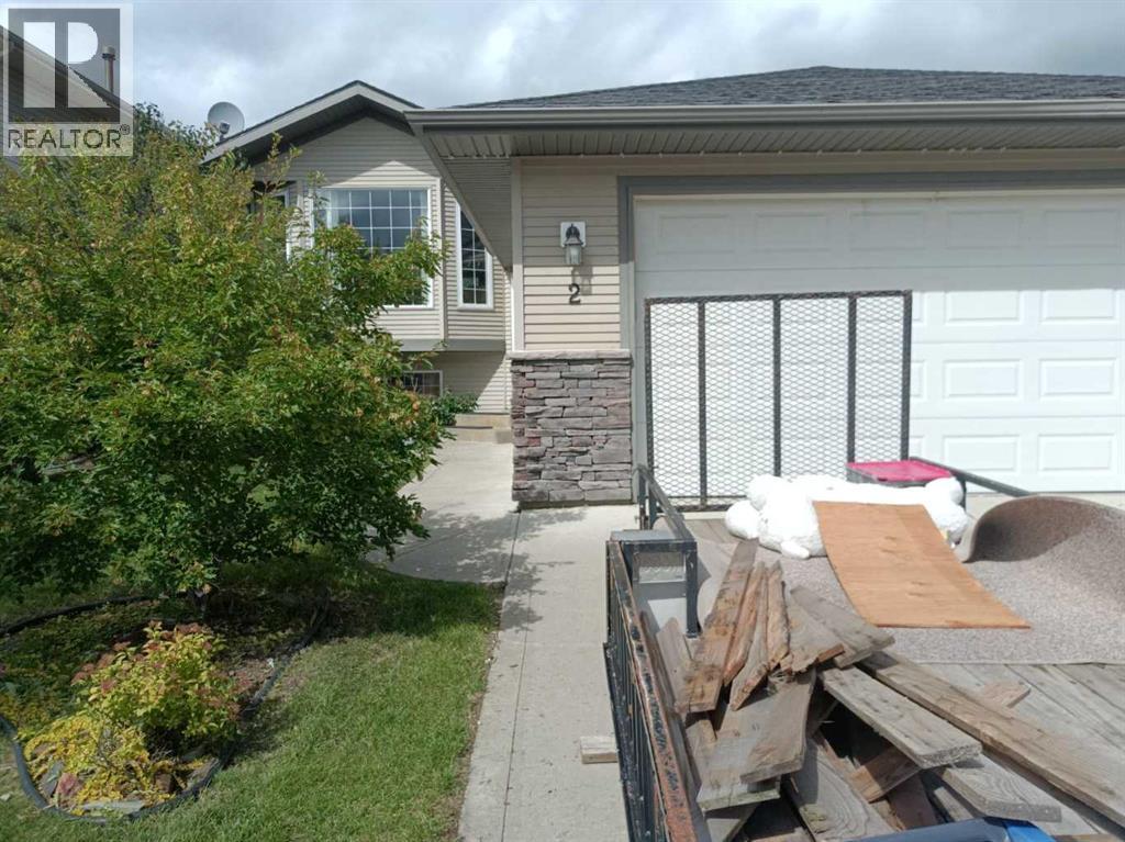Photo 2 of 2 Holsworth Place, Sylvan Lake AB