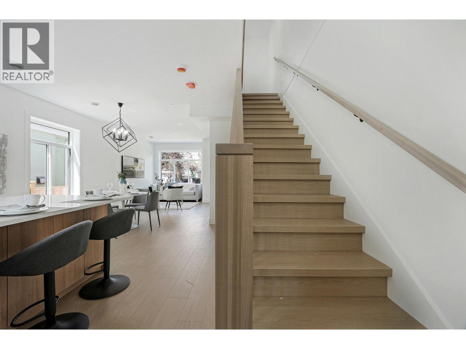 Photo 9 of 2262 Newport Avenue, Vancouver BC