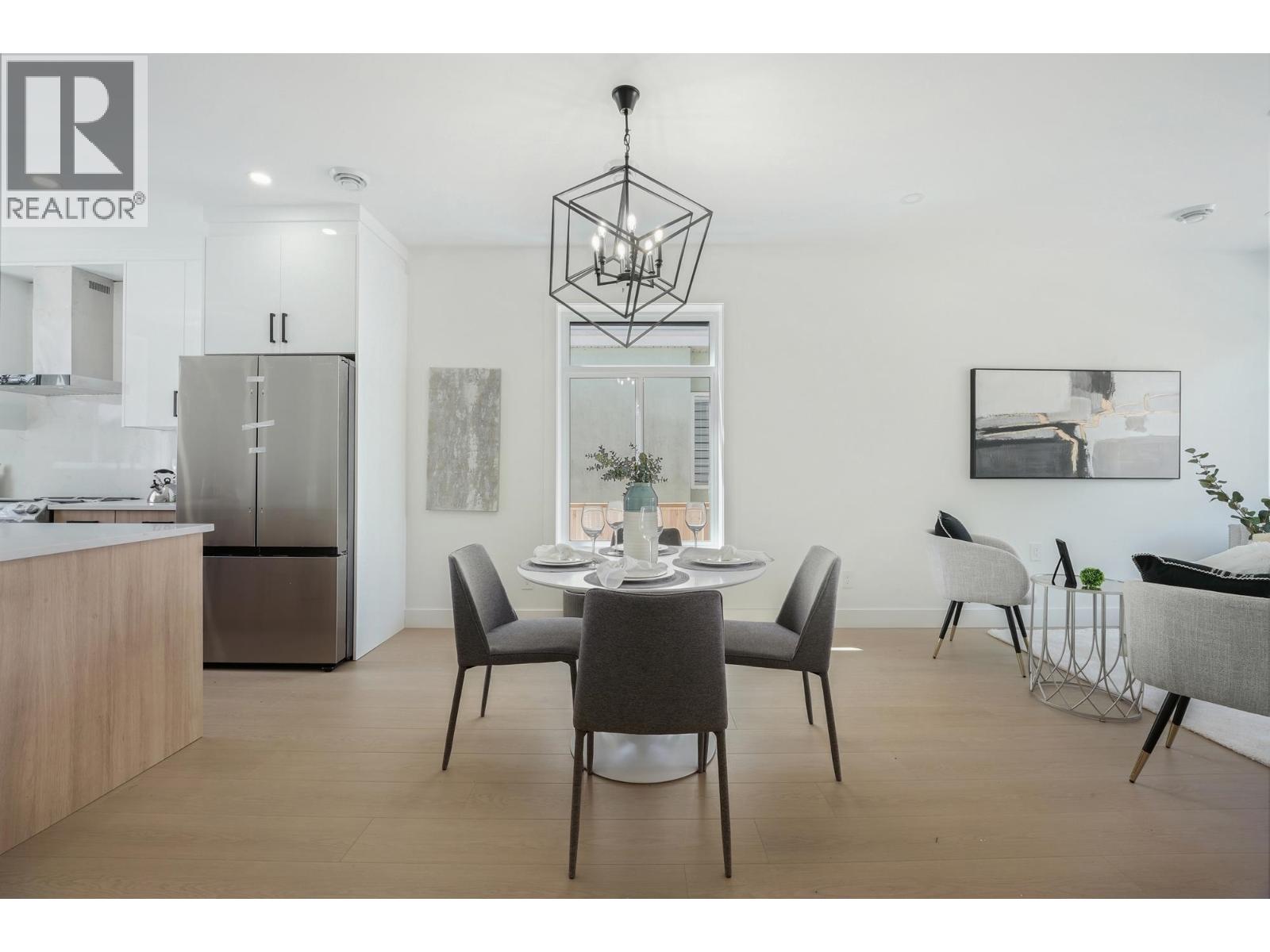 Photo 4 of 2262 Newport Avenue, Vancouver BC