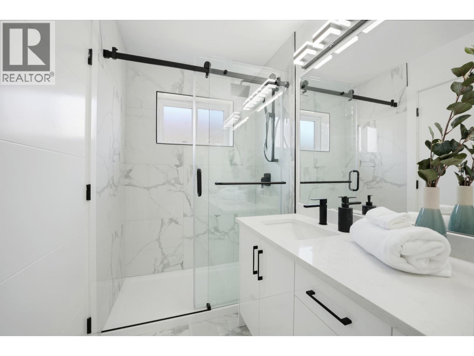 Photo 13 of 2262 Newport Avenue, Vancouver BC