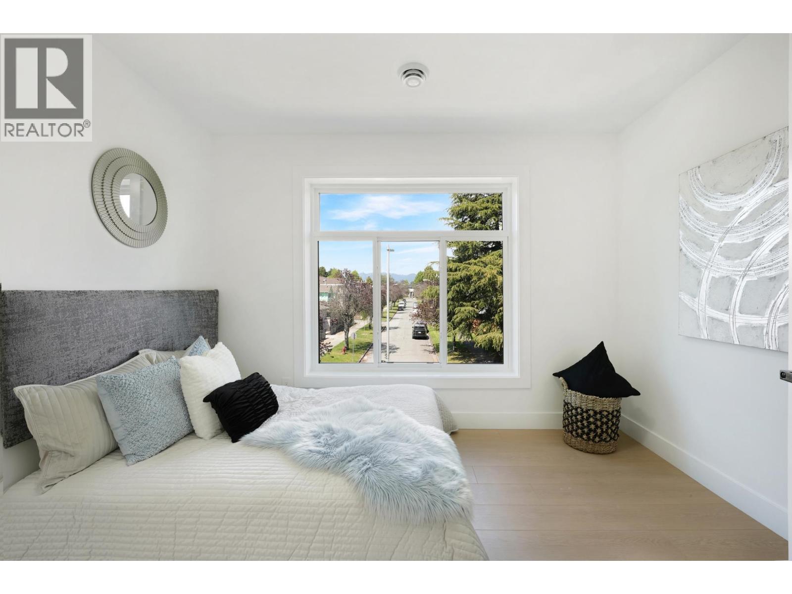 Photo 14 of 2262 Newport Avenue, Vancouver BC