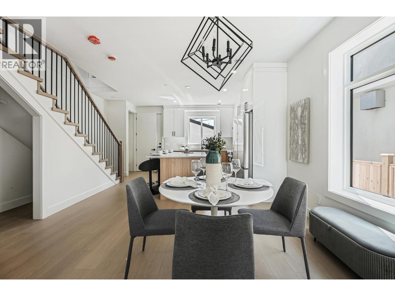 Photo 6 of 2262 Newport Avenue, Vancouver BC