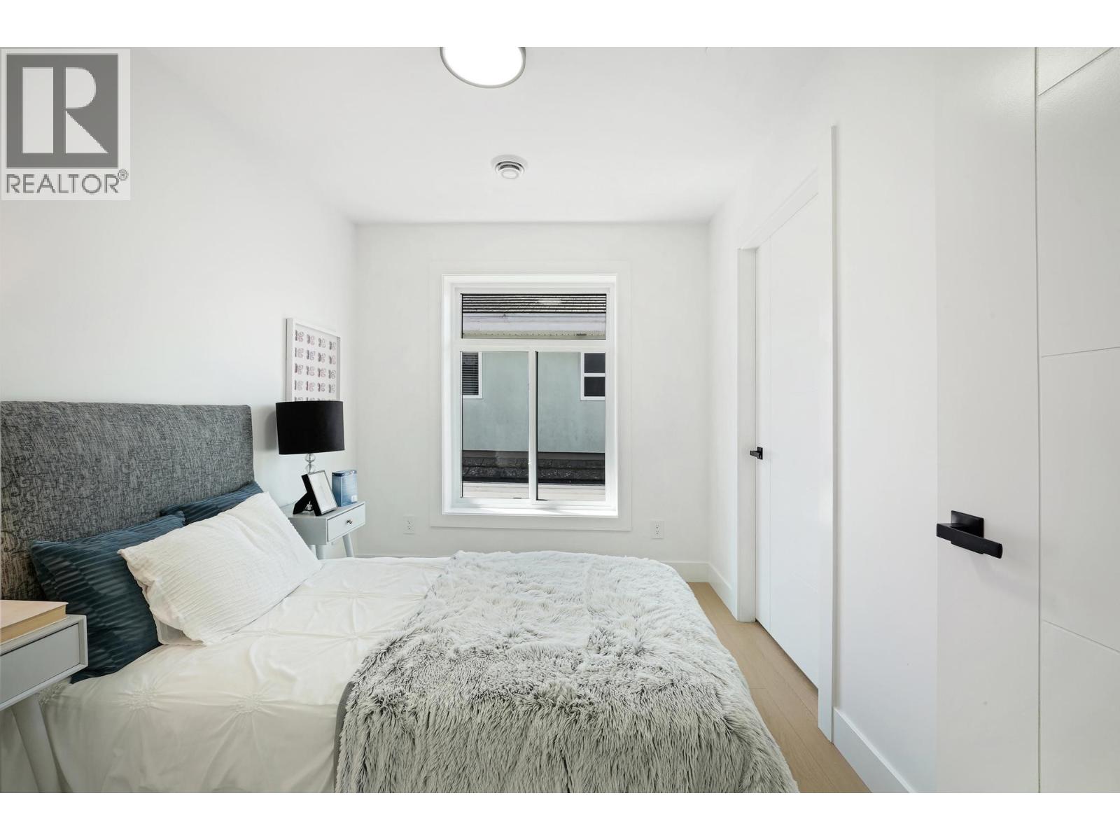Photo 16 of 2262 Newport Avenue, Vancouver BC