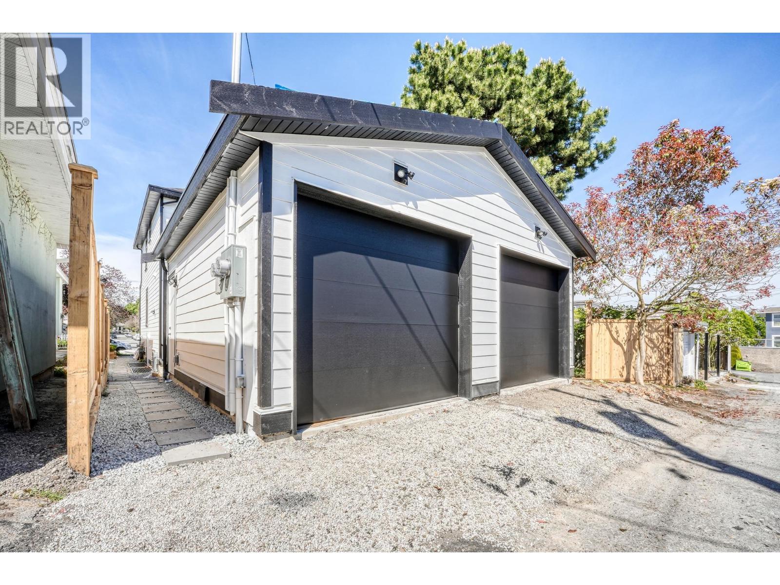 Photo 20 of 2262 Newport Avenue, Vancouver BC