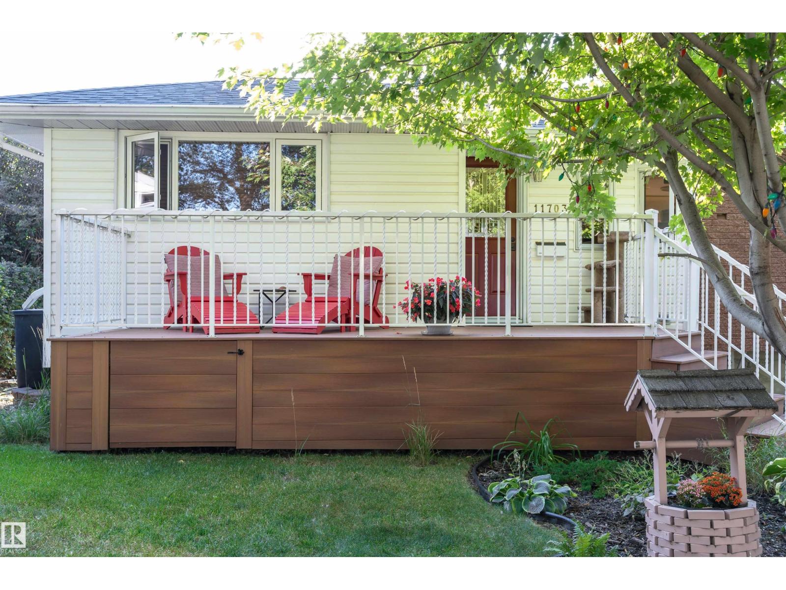 Photo 2 of 11703 135 B St Nw, Edmonton AB