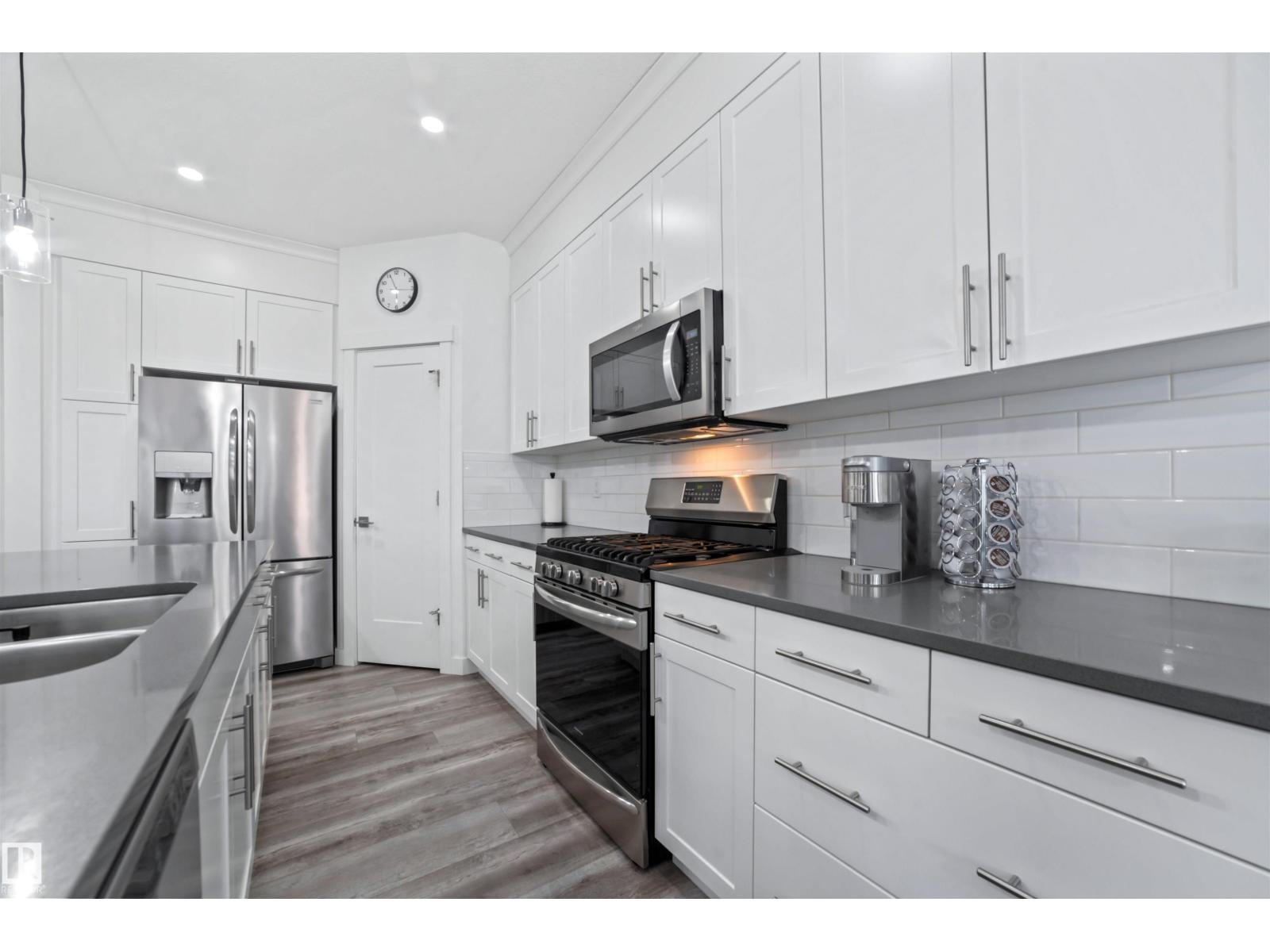 Photo 7 of 2100 Graydon Hill Cr Sw, Edmonton AB