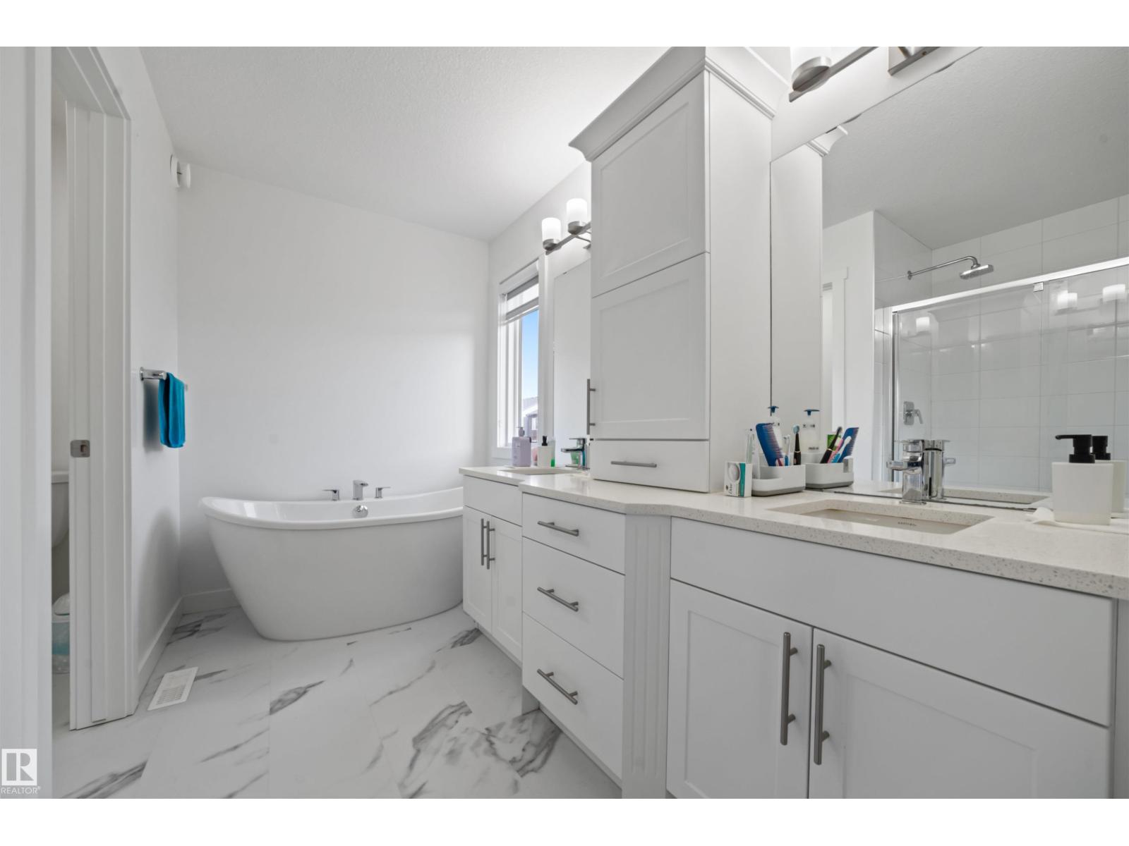 Photo 9 of 2100 Graydon Hill Cr Sw, Edmonton AB