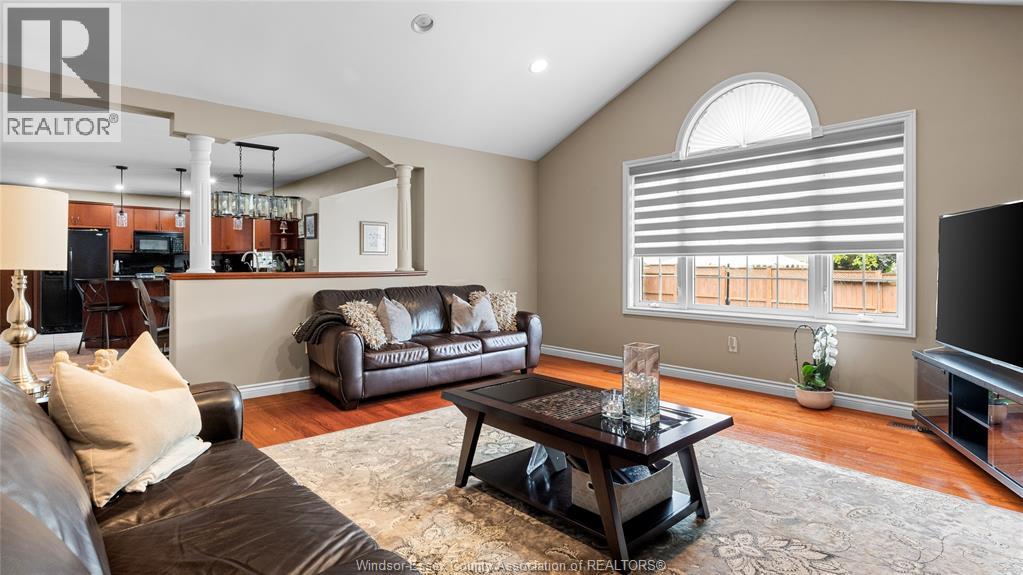 Photo 9 of 2769 Lombardy Crescent, Lasalle ON