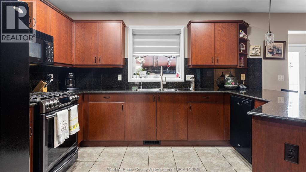 Photo 13 of 2769 Lombardy Crescent, Lasalle ON