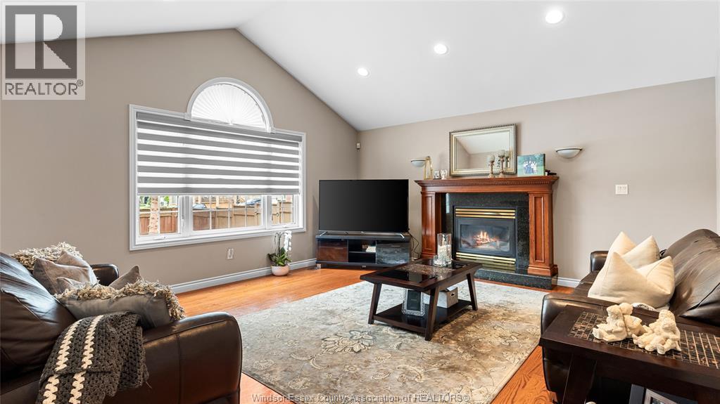 Photo 7 of 2769 Lombardy Crescent, Lasalle ON