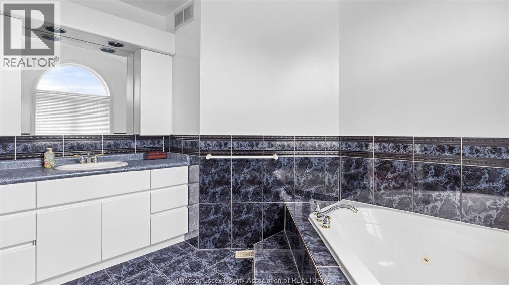 Photo 25 of 2769 Lombardy Crescent, Lasalle ON