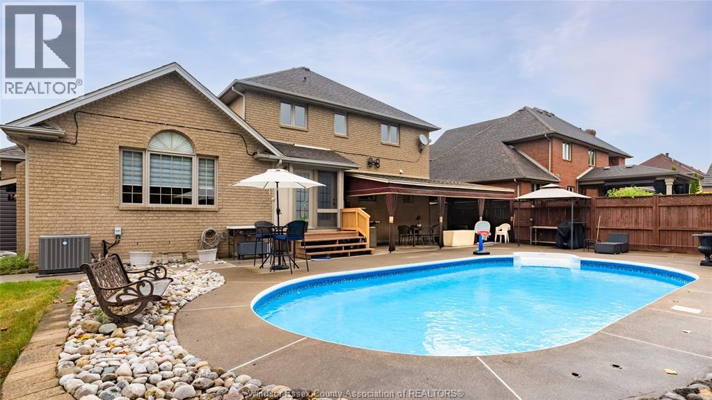 Photo 2 of 2769 Lombardy Crescent, Lasalle ON