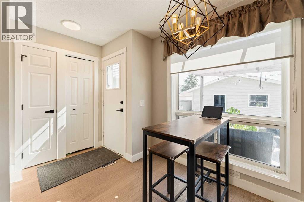 Photo 12 of 815 Erin Woods Drive Se, Calgary AB