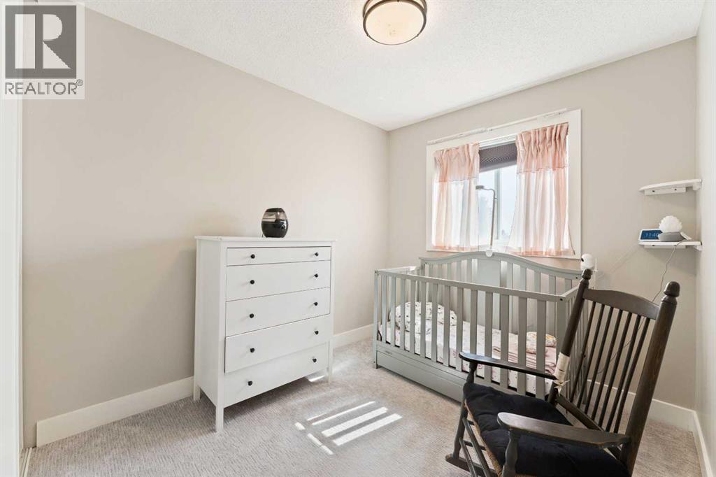 Photo 17 of 815 Erin Woods Drive Se, Calgary AB