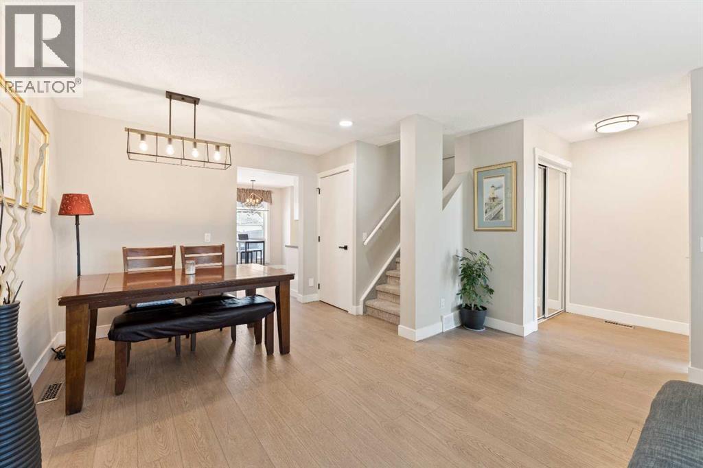 Photo 7 of 815 Erin Woods Drive Se, Calgary AB