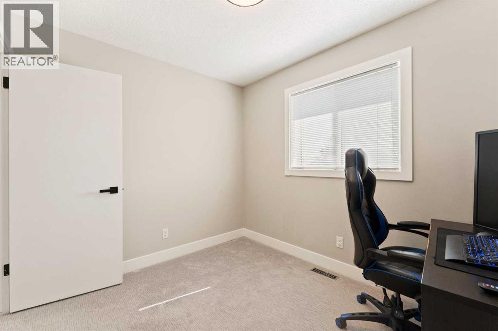 Photo 21 of 815 Erin Woods Drive Se, Calgary AB