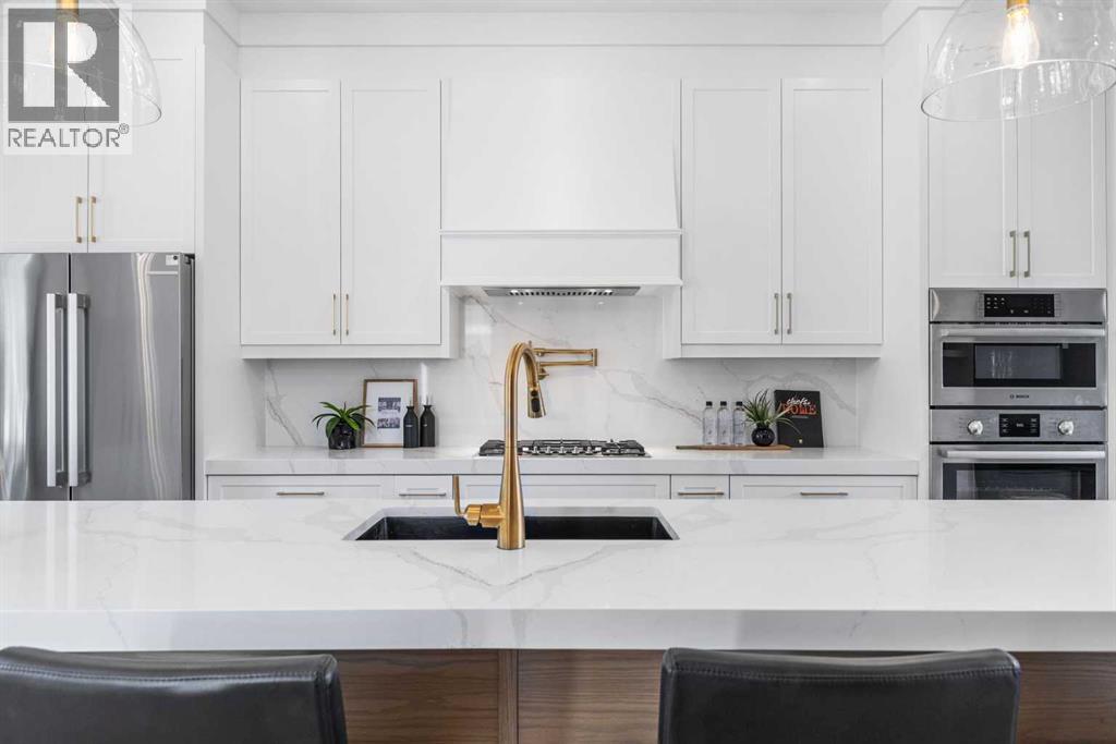 Photo 12 of 3716 44 Street Sw, Calgary AB