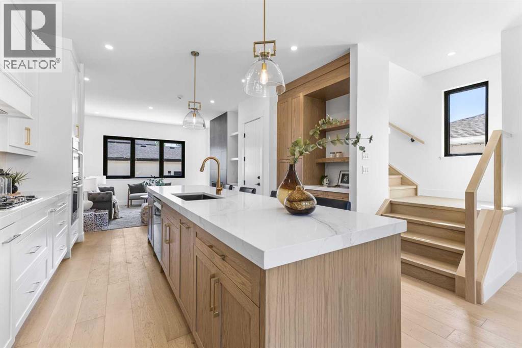 Photo 11 of 3716 44 Street Sw, Calgary AB