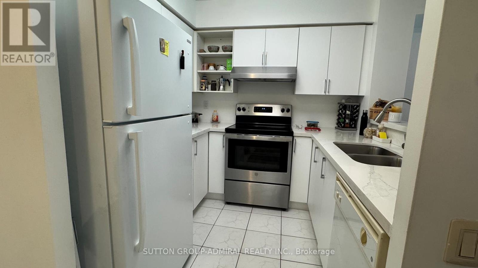 Photo 14 of 205 1 Emerald Lane, Vaughan ON
