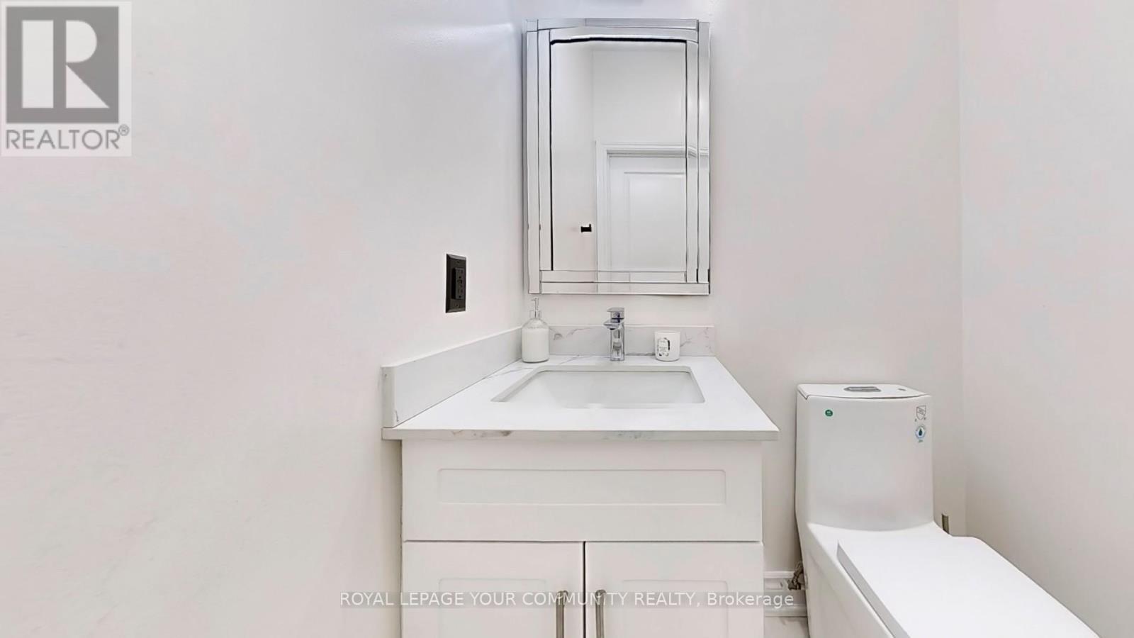 Photo 18 of 172 Humberland Drive, Richmond Hill ON