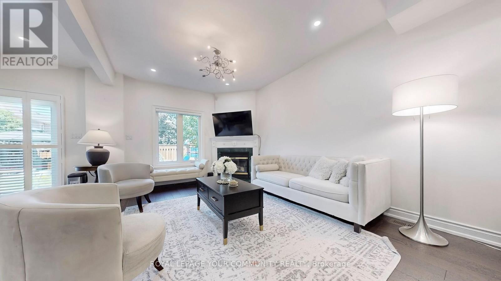 Photo 16 of 172 Humberland Drive, Richmond Hill ON