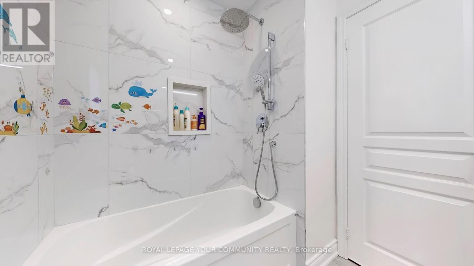 Photo 36 of 172 Humberland Drive, Richmond Hill ON