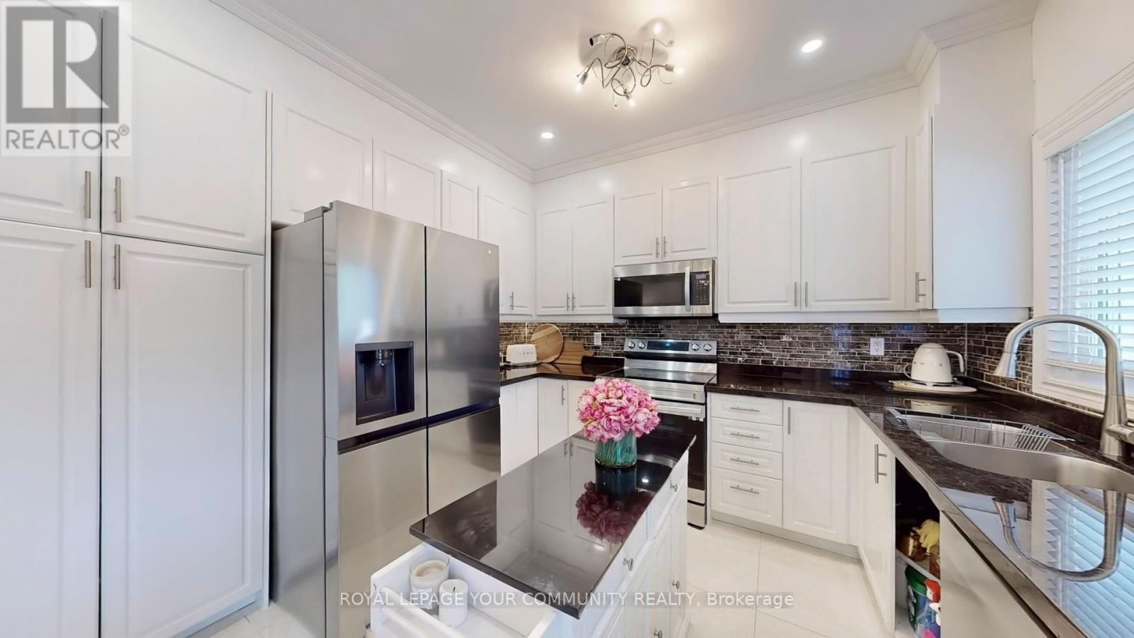 Photo 1 of 172 Humberland Drive, Richmond Hill ON