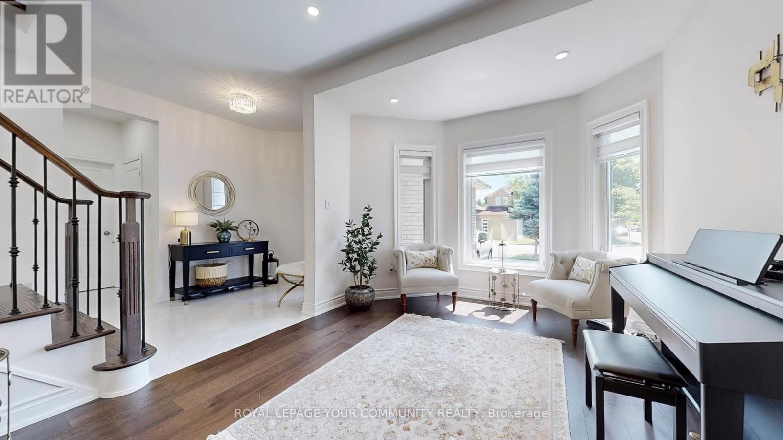 Photo 13 of 172 Humberland Drive, Richmond Hill ON