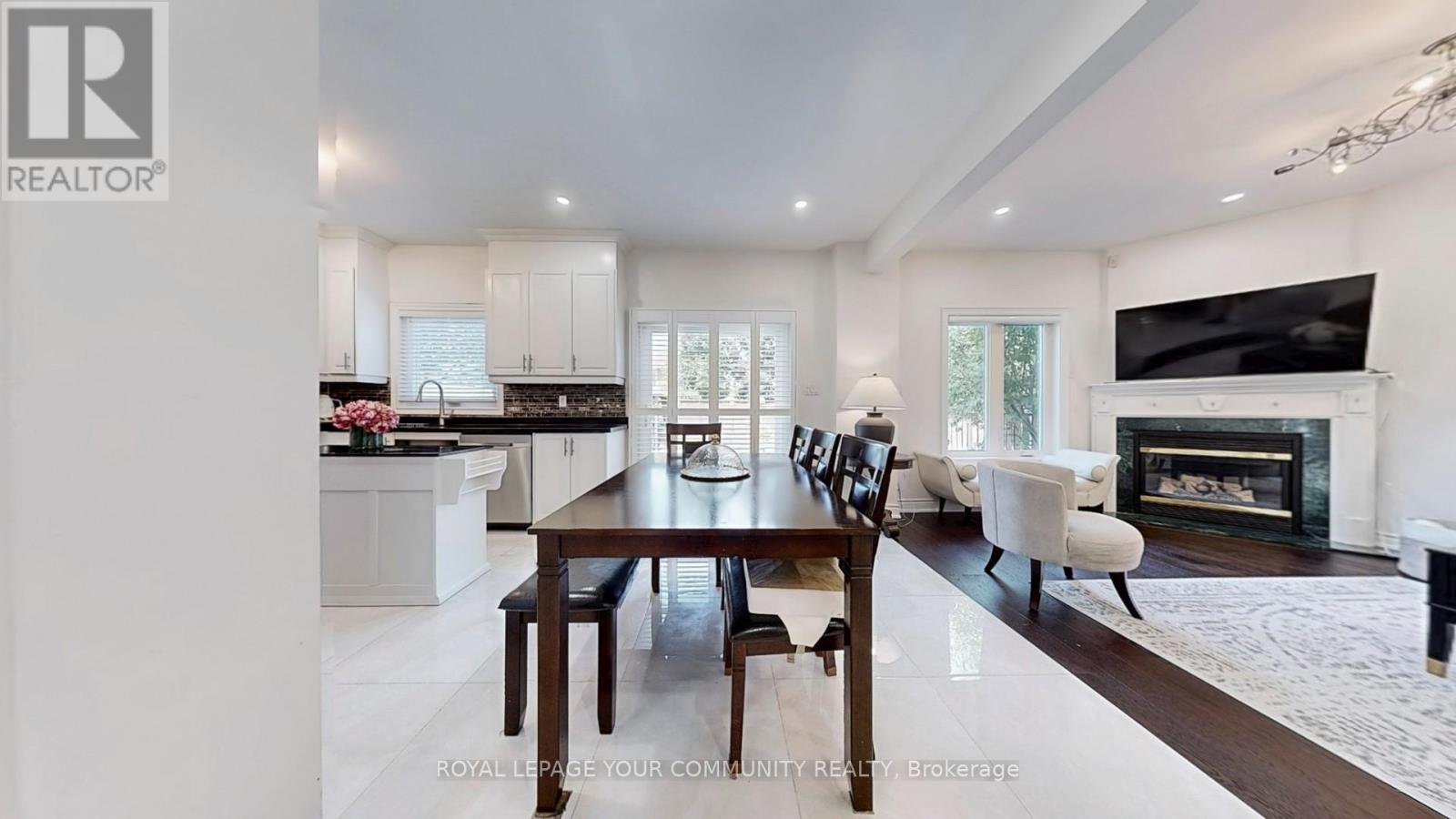 Photo 17 of 172 Humberland Drive, Richmond Hill ON