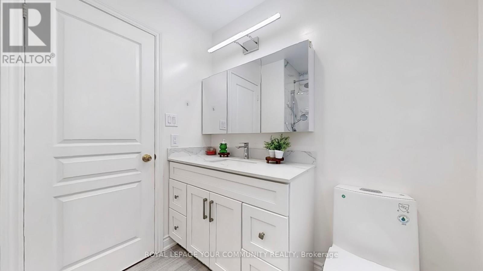 Photo 37 of 172 Humberland Drive, Richmond Hill ON