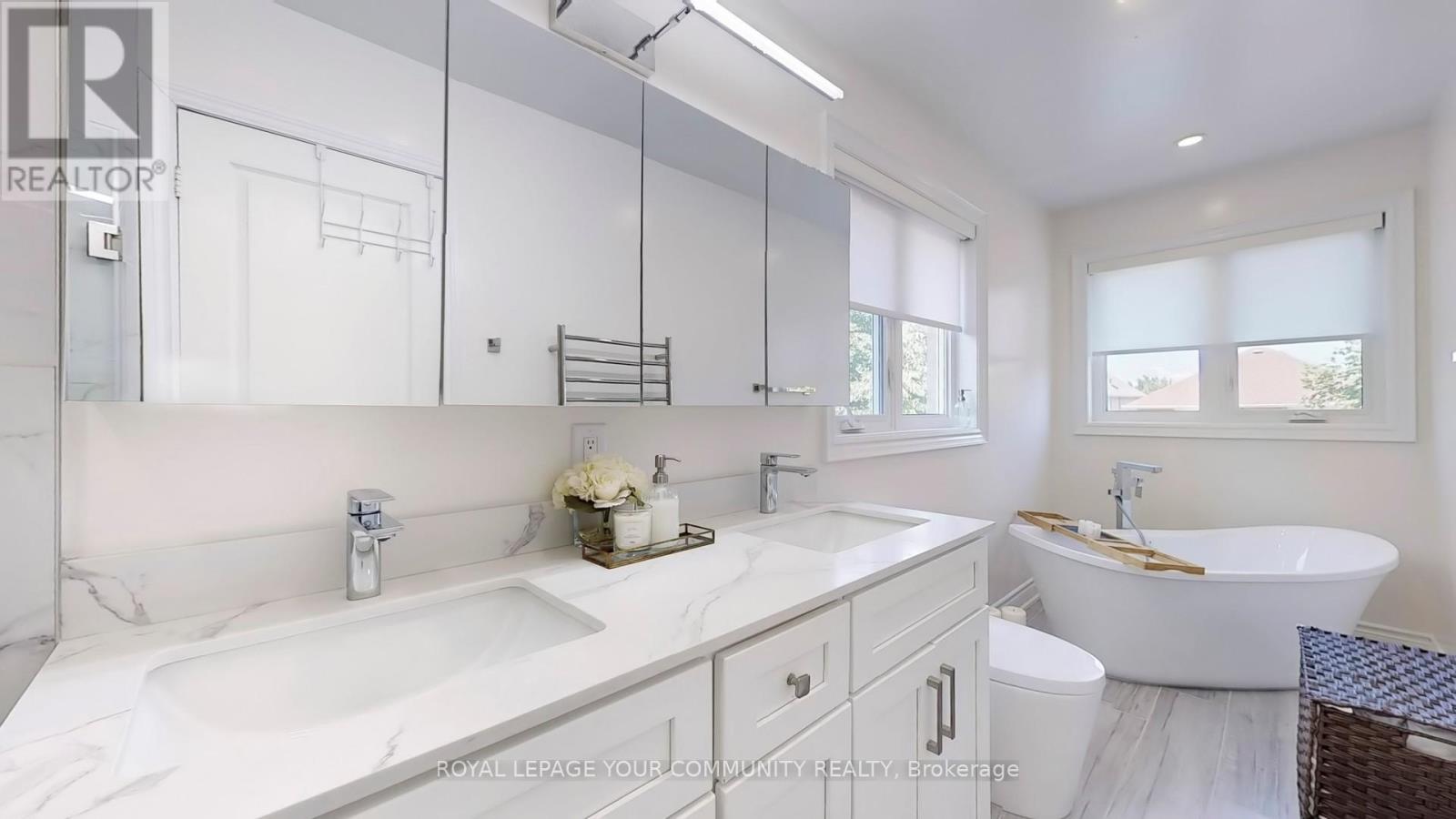 Photo 26 of 172 Humberland Drive, Richmond Hill ON