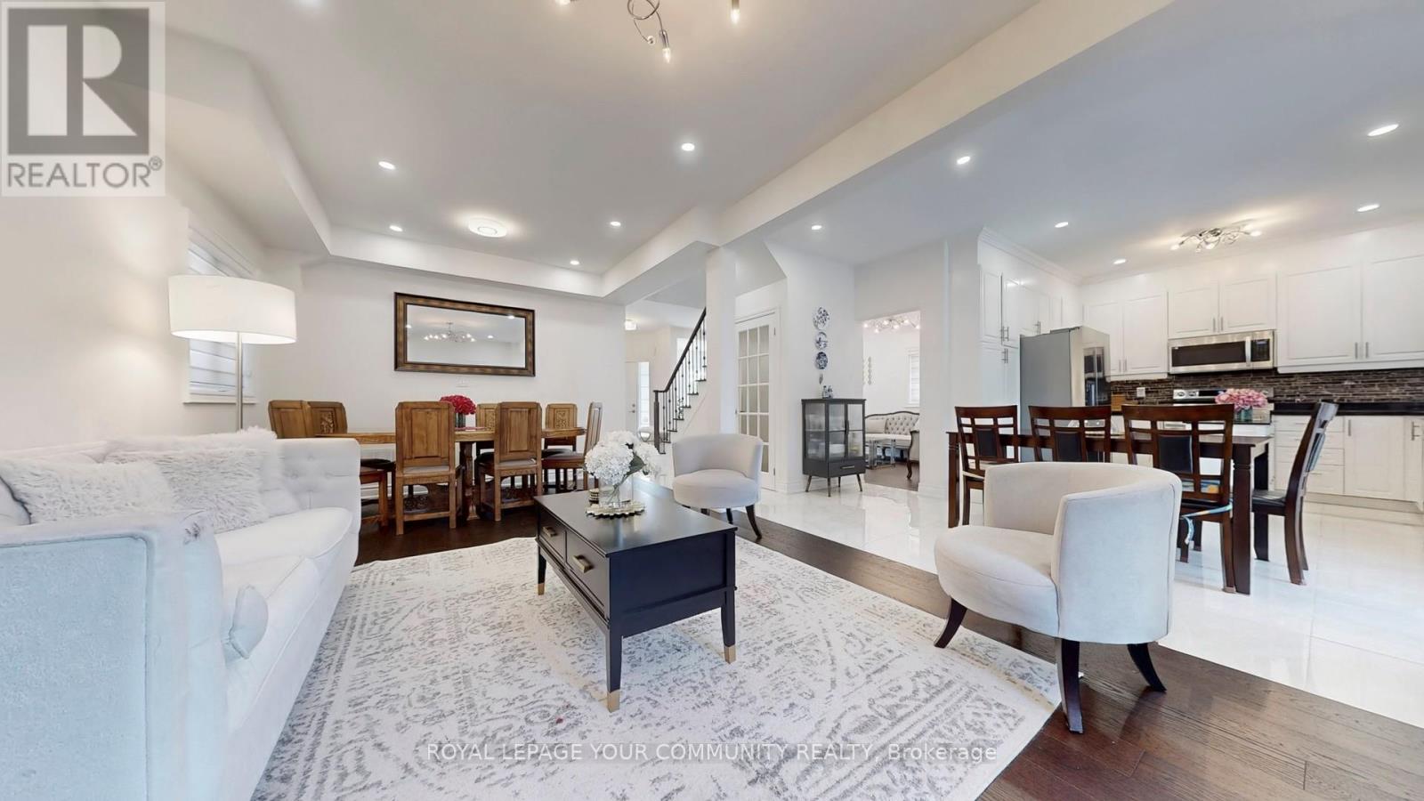Photo 3 of 172 Humberland Drive, Richmond Hill ON